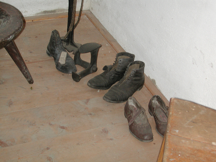 Old shoemaker's shop in Hlinsko museum.jpg 353.8K